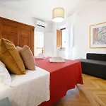 Apartman Singer House In Center Town *