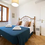 Singer House In Center Town Apartman