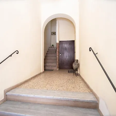 Διαμέρισμα Singer House In Center Town *