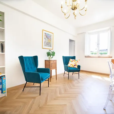 Singer House In Center Town Apartman *